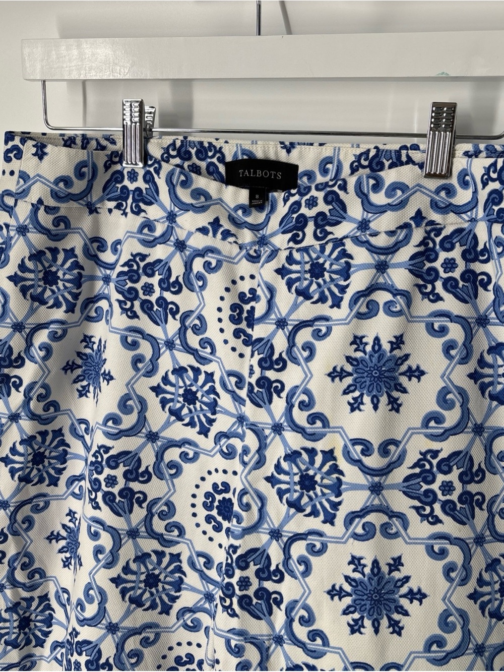 Sz 8 Talbots White women’s Pants with Blue Tile Print used w defect: stain - Picture 3 of 15